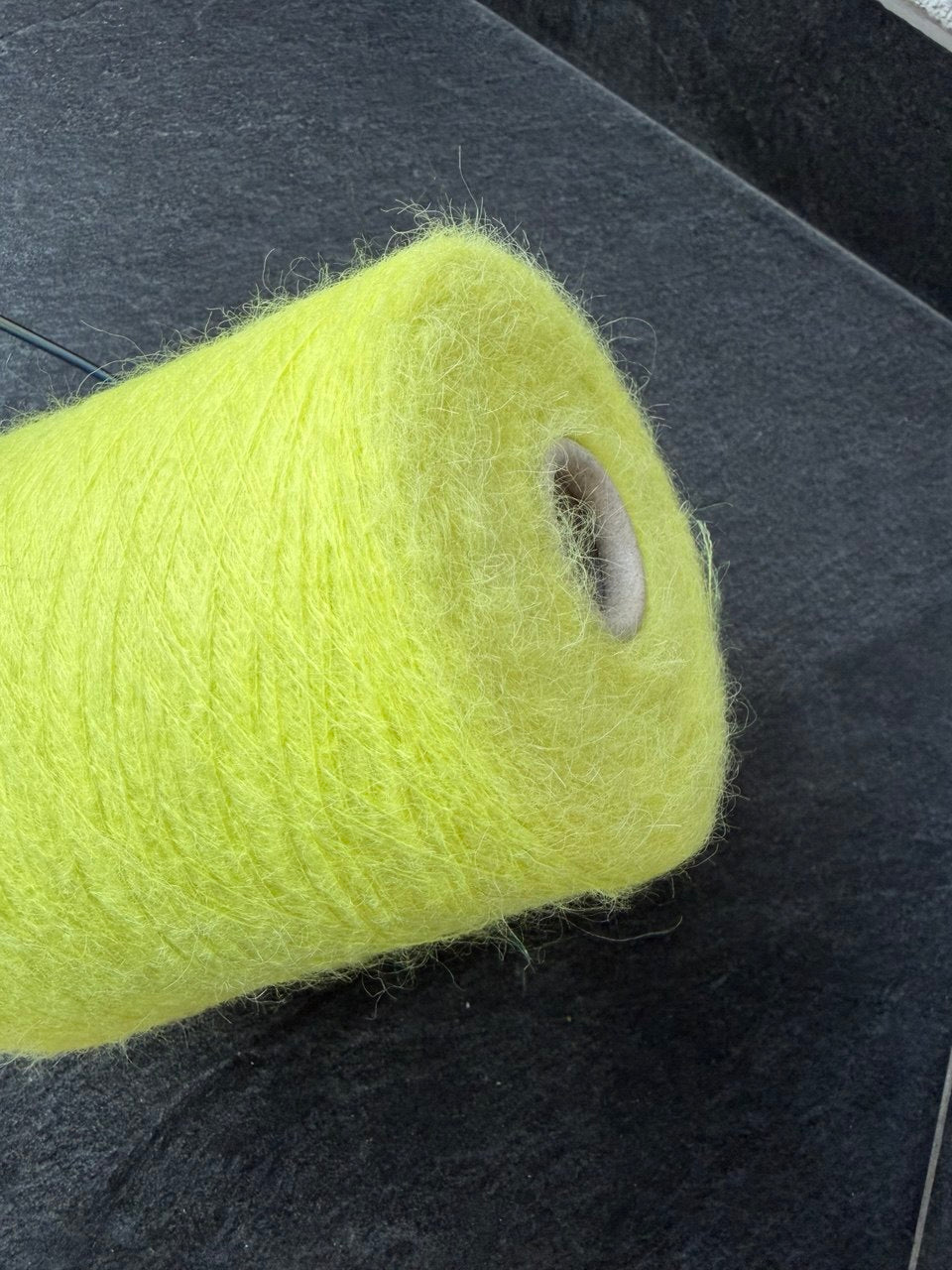 Virginia — 30% KidMohair, 30% PA, 30% PC yarn, 900m/100g
