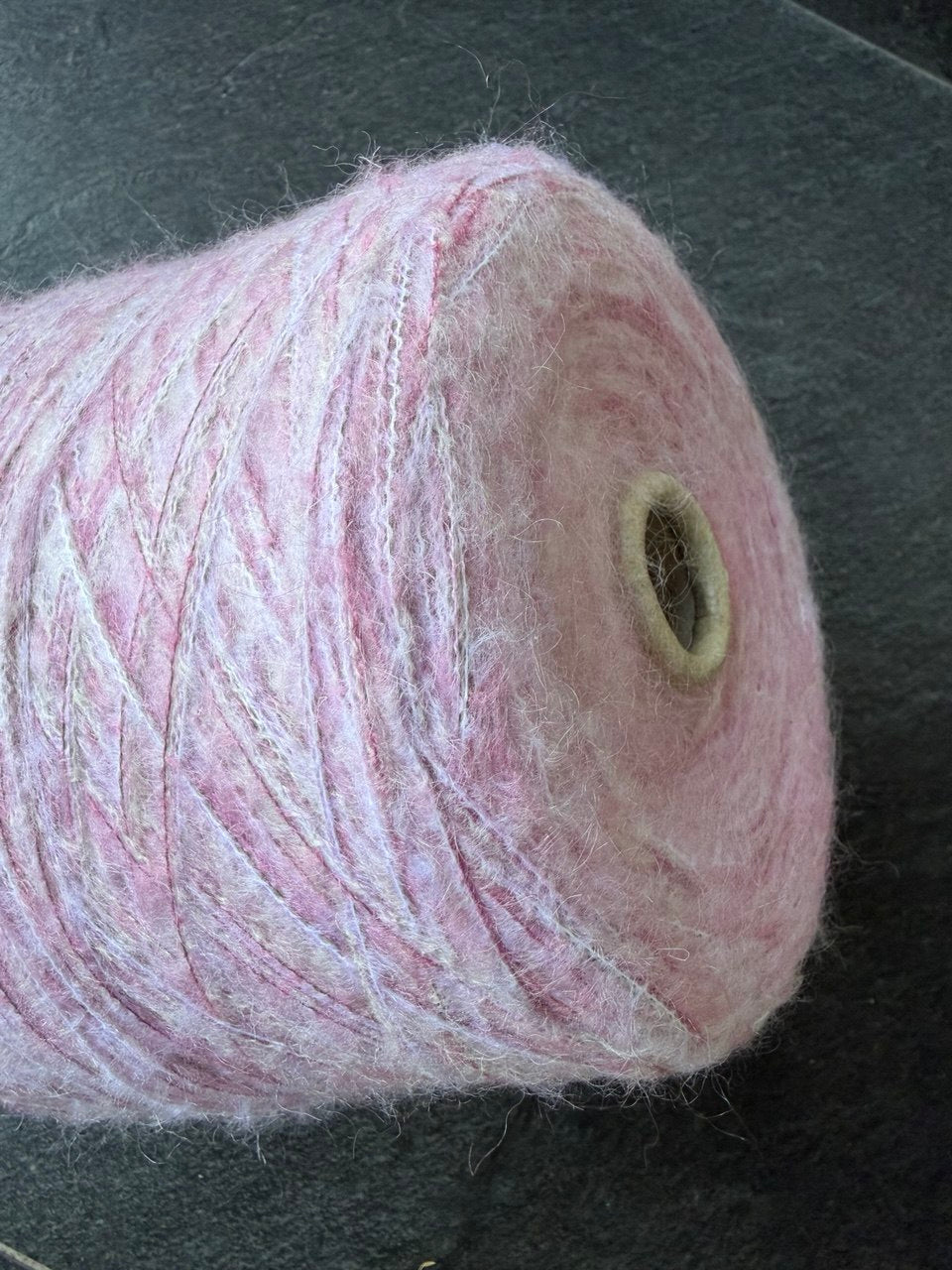 Virginia — 30% KidMohair, 30% PA, 30% PC yarn, 900m/100g