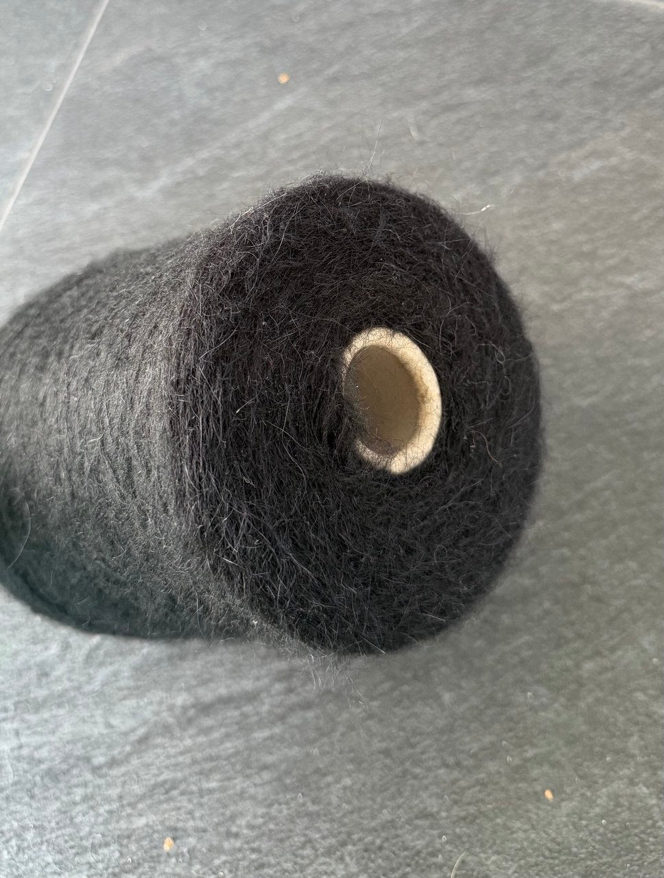 Virginia — 30% KidMohair, 30% PA, 30% PC yarn, 900m/100g