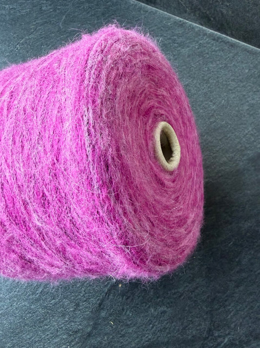 Virginia — 30% KidMohair, 30% PA, 30% PC yarn, 900m/100g