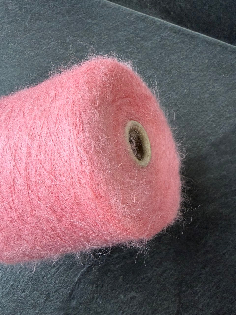Virginia — 30% KidMohair, 30% PA, 30% PC yarn, 900m/100g