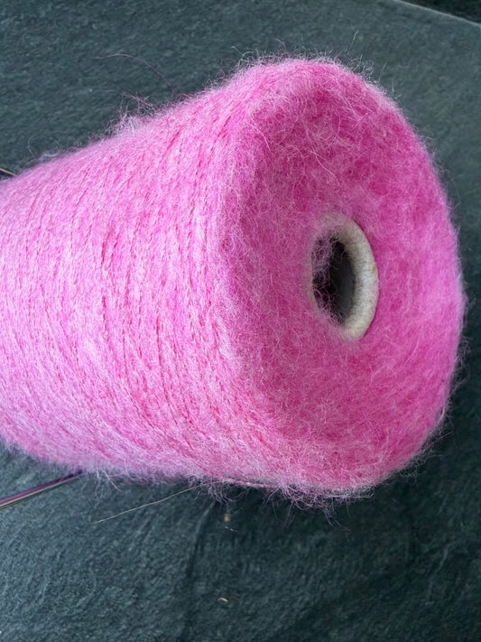 Virginia — 30% KidMohair, 30% PA, 30% PC yarn, 900m/100g