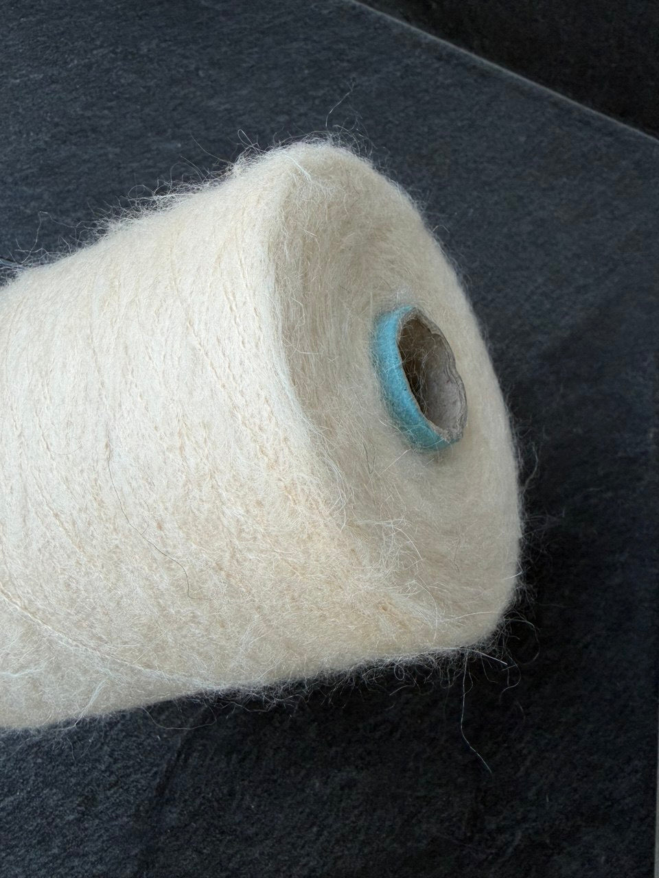 Virginia — 30% KidMohair, 30% PA, 30% PC yarn, 900m/100g