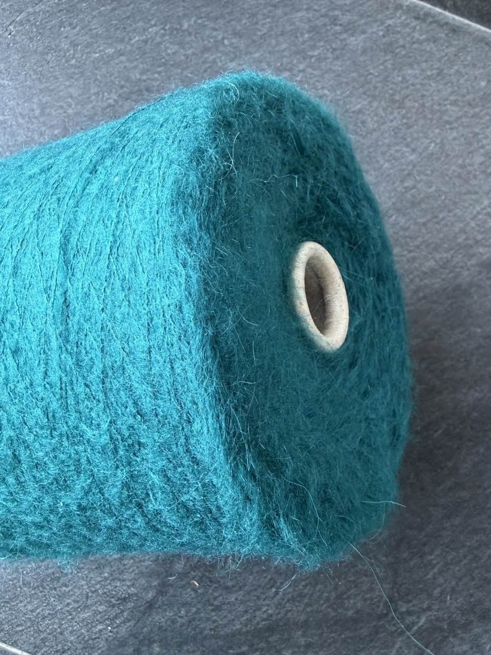 Virginia — 30% Kid Mohair, 30% PA, 30% PC yarn, 900m/100g