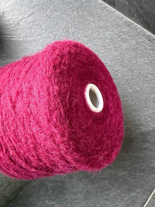 Alpaca — 63% Alpaka, 37% PA, 220 m / 100 g